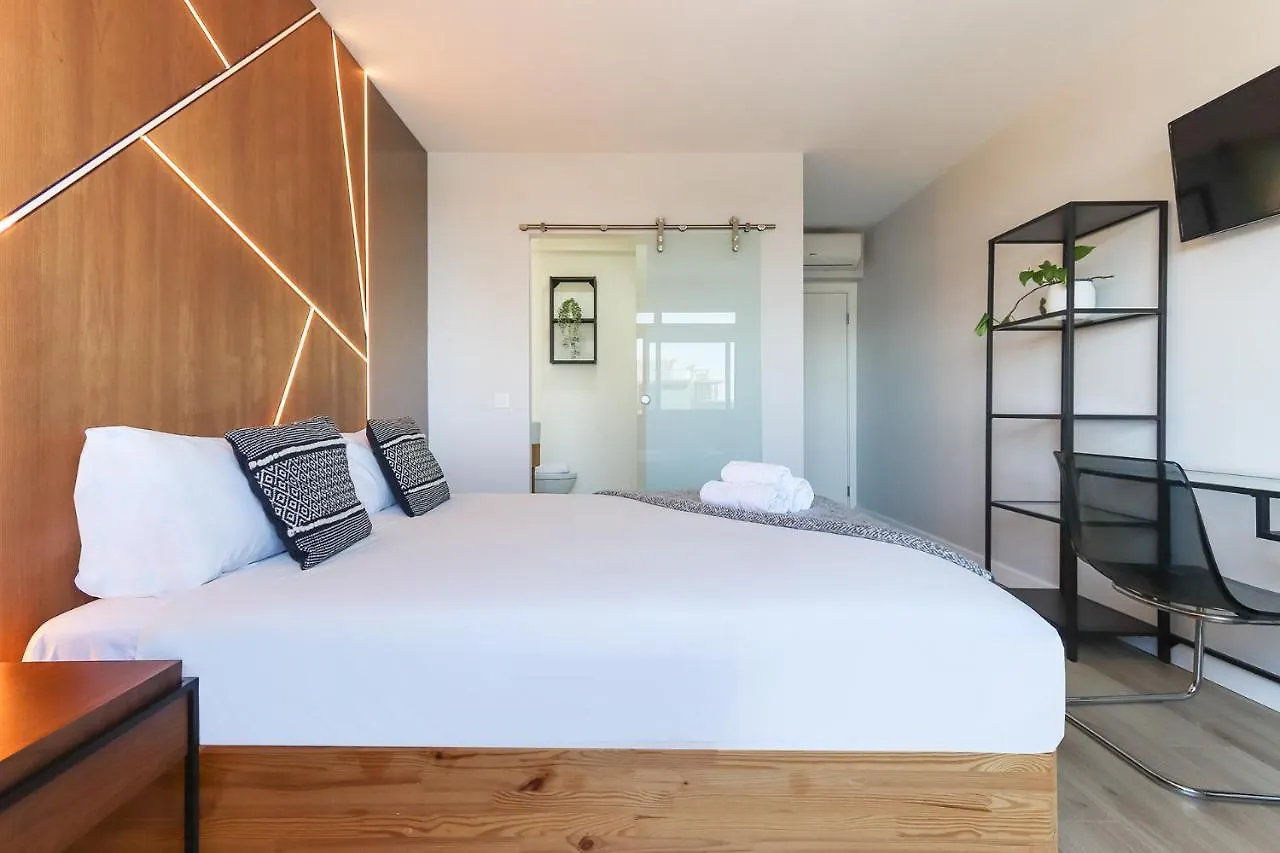 Lisbon Airport Earth Rooms By Homing Guest house